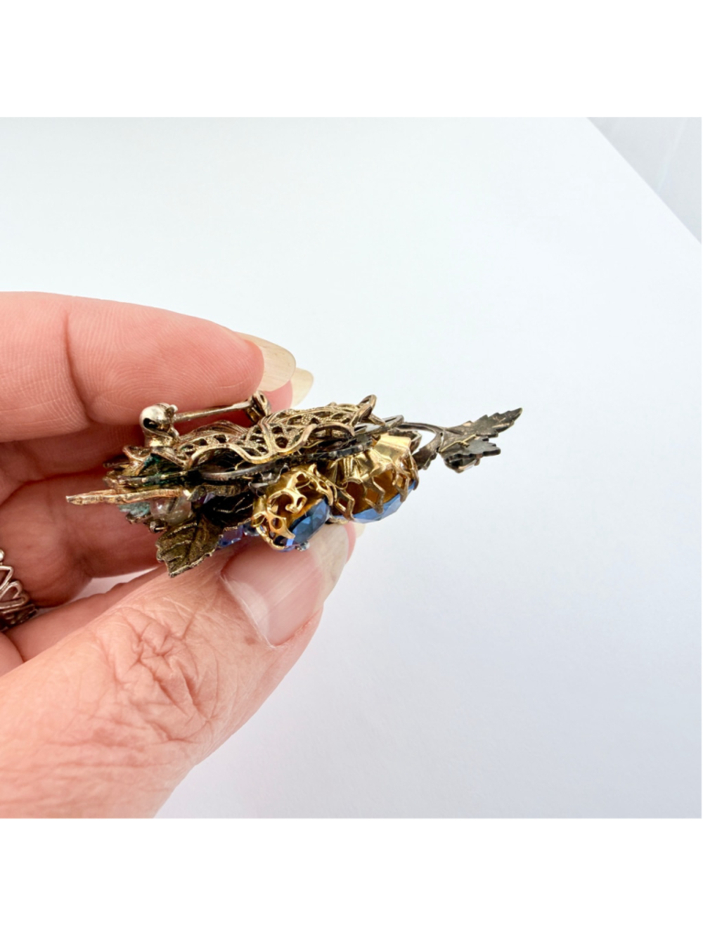 Vintage West Germany Blue Glass Floral Filigree Aurora Borealis Brooch - Picture 9 of 10